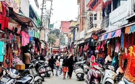 पल्टन बाजार में फुटपाथ पर अतिक्रमण से डीएम ने सख्त, कह दी ये बड़ी बात