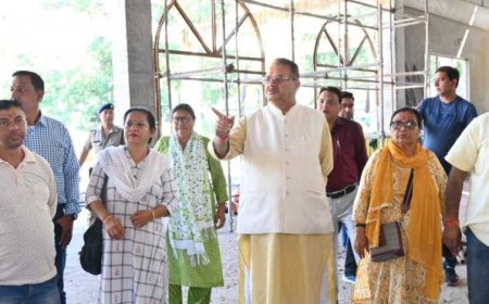 गढ़ीकैंट में निर्माणाधीन सामुदायिक भवन का निरीक्षण करते कैबिनेट मंत्री गणेश जोशी