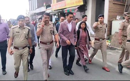 जिलाधिकारी देहरादून तथा एसएसपी दून द्वारा मसूरी भ्रमण कर यातायात पार्किंग सुरक्षा व्यवस्था का लिया जायजा…
