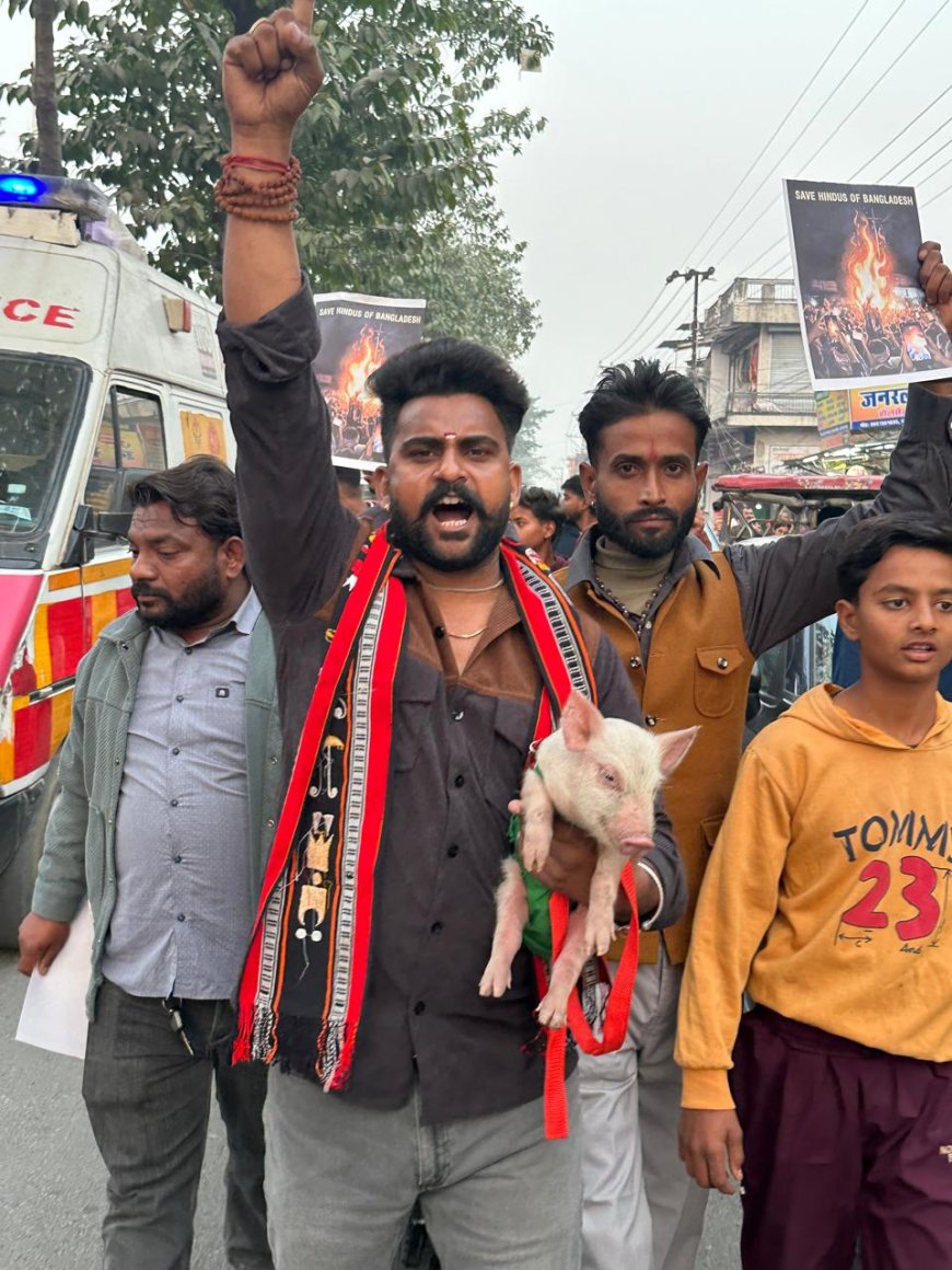 बांग्लादेश में हिंदुओं पर हिंसा का विकासनगर में विरोध:विहिप-हिंदू संगठनों ने किया प्रदर्शन, पुतला दहन कर की भारत सरकार से हस्तक्षेप की मांग